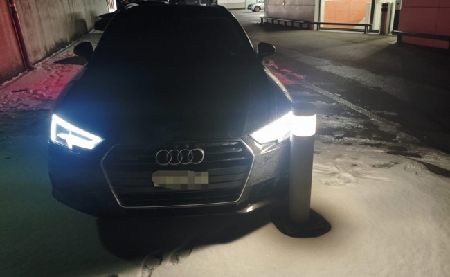 Alkoholisierter Lenker verunfallt, flieht und schläft dann am Steuer ein