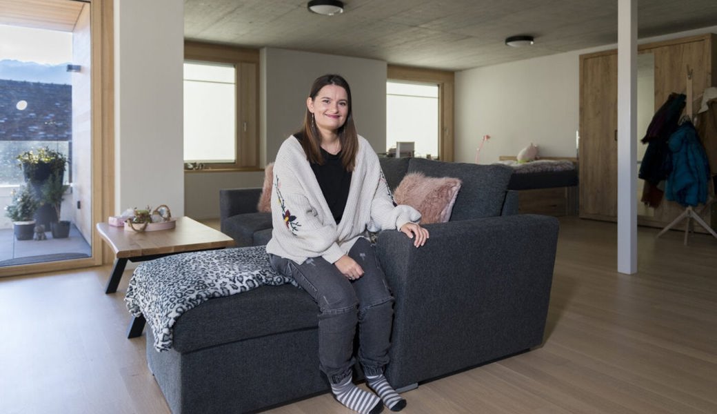  Caroline Bienek in ihrer Probewohnung, die ihr Pro Infirmis zur Verfügung gestellt hat. 