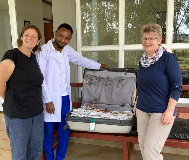 Mit 800 Brillen im Gepäck: Reisegruppe testet ausserordentliche Safari