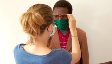 Grabser Hilfsorganisation bringt alte Brillen nach Tansania