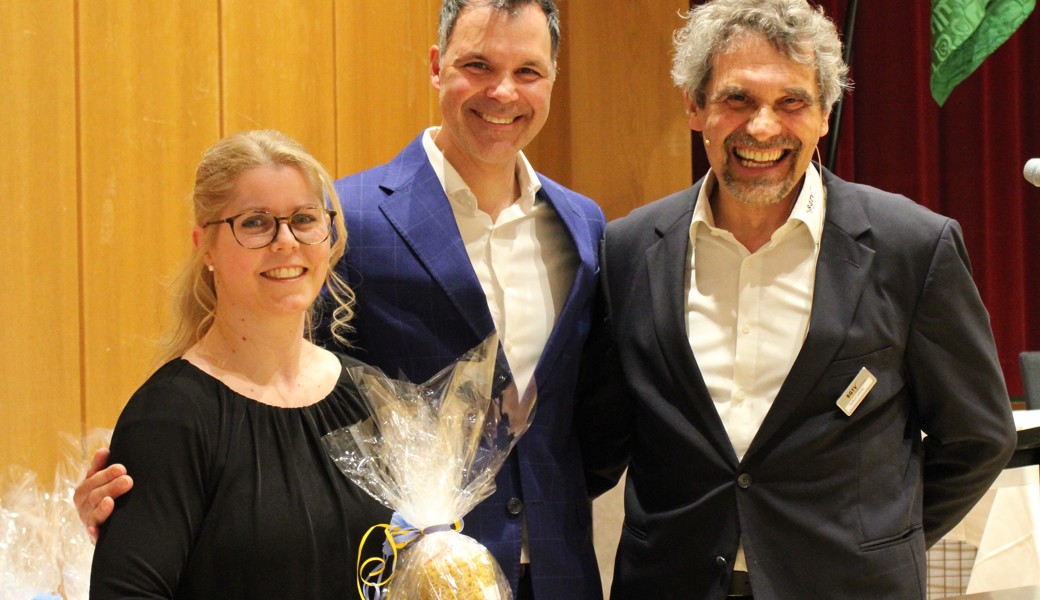 Stabsübergabe beim SGTV (von links): Die neue Präsidentin Claudia Jehle mit John Gulli (Ehrenherr TV Balzers) und dem abtretenden Präsidenten Hubert Lehner. 