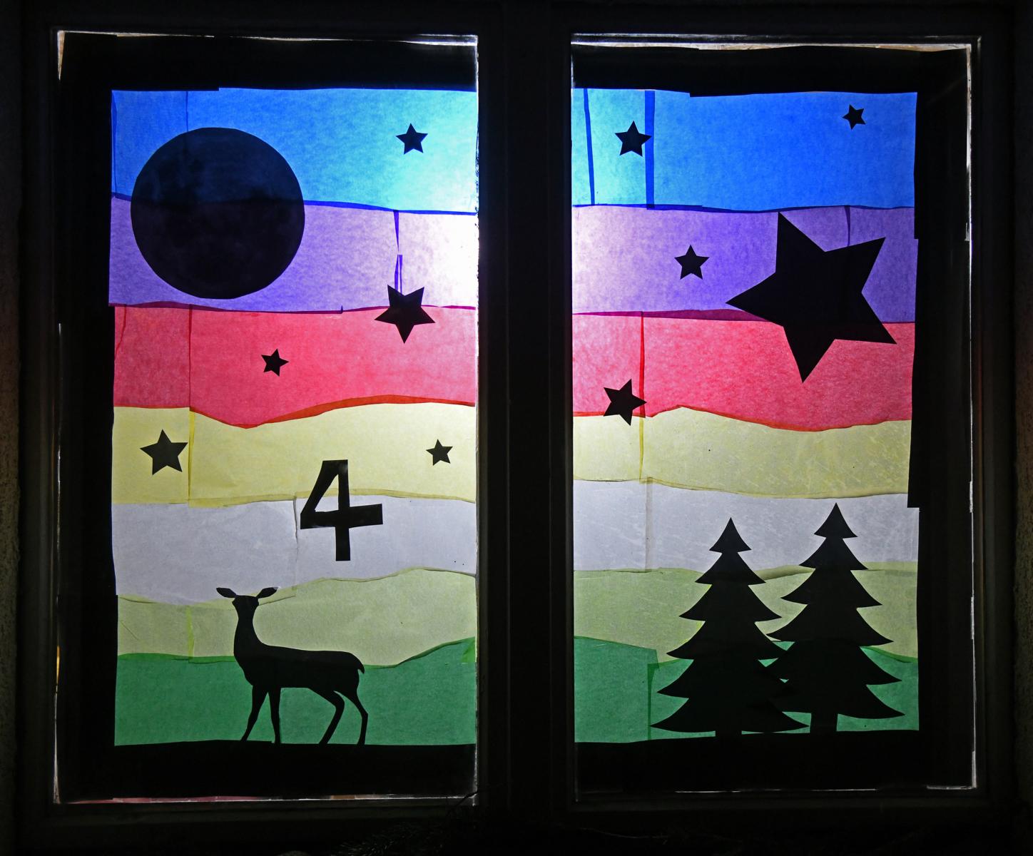 Kreative Fenster während der Adventszeit in Dörfern und Quartieren