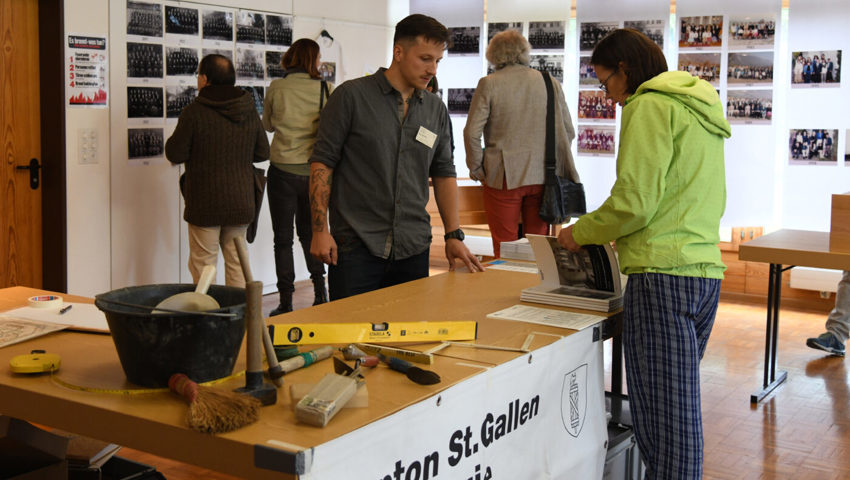  Die Ausstellung mit Fotos, Geschichtlichem über die Kirche Sax und der Infostand der Kantonsarchäologie stiessen auf Interesse.