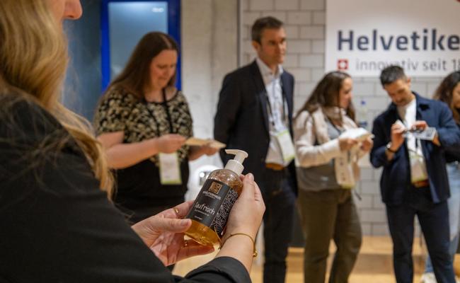 Helvetikett AG zeigt Unternehmensfokus: Effizienz und Nachhaltigkeit