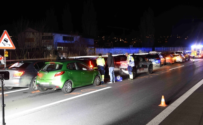 Sechs Verletzte bei Massenkarambolage mit acht Fahrzeugen