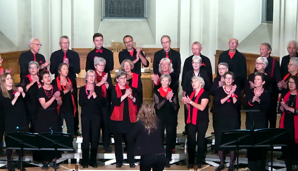  Der Chor sang in der Grabser Kirche. 