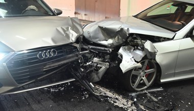Massiver Stau im Morgenverkehr nach Frontalkollision auf Autobahn