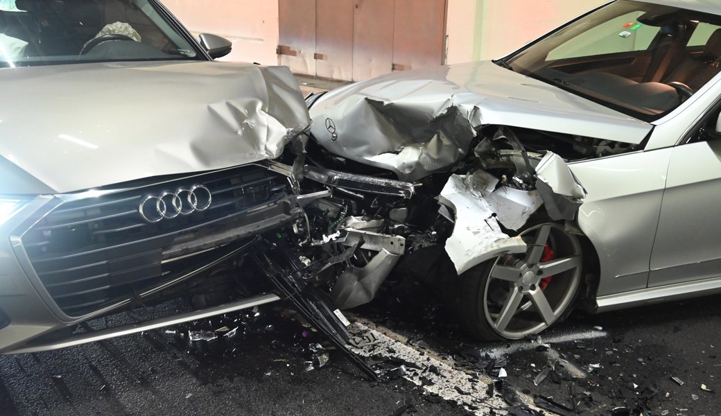 Massiver Stau im Morgenverkehr nach Frontalkollision auf Autobahn