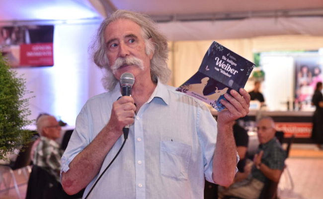 Stelldichein von Vertreterinnen und Vertretern aus Politik, Wirtschaft, und Kultur vor der Opernpremiere