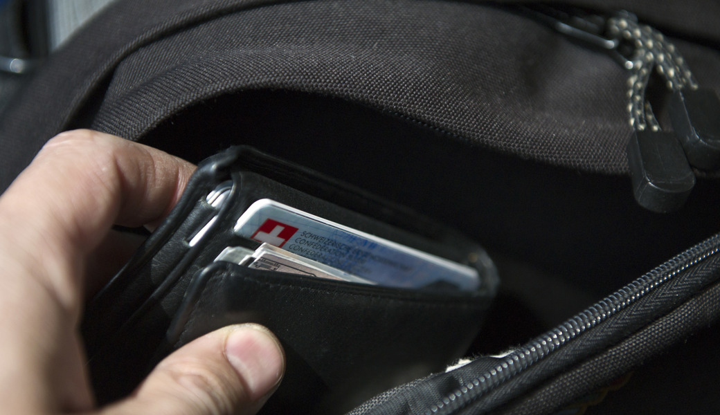 Die beiden Diebe gingen immer nach dem selben Schema vor.