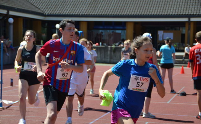 Ein Genuss für die Schülerschar: Spiel, Sport und Spass bei Sonnenschein