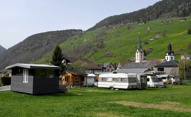 Bei der Talstation auf der ganzen Fläche das ganze Jahr campen