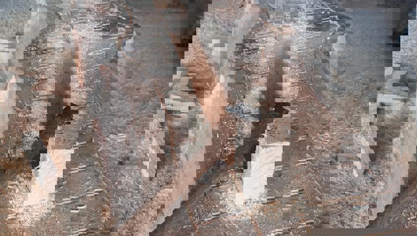 Am Brunnen wird noch gearbeitet.