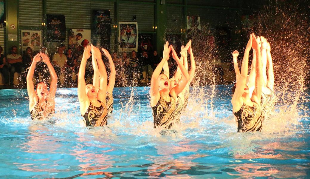 Flösflix – ein spritziger Fernsehabend im Hallenbad