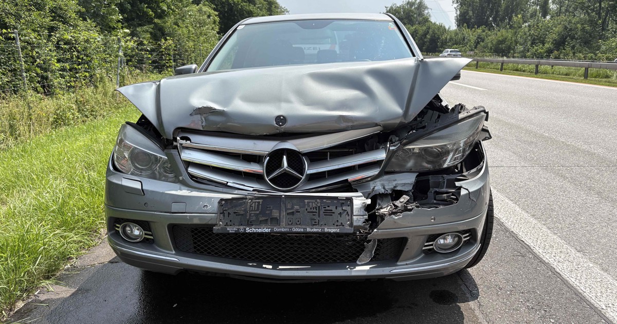 Reacted too late to braking maneuver - | Rear-end collision on the ...