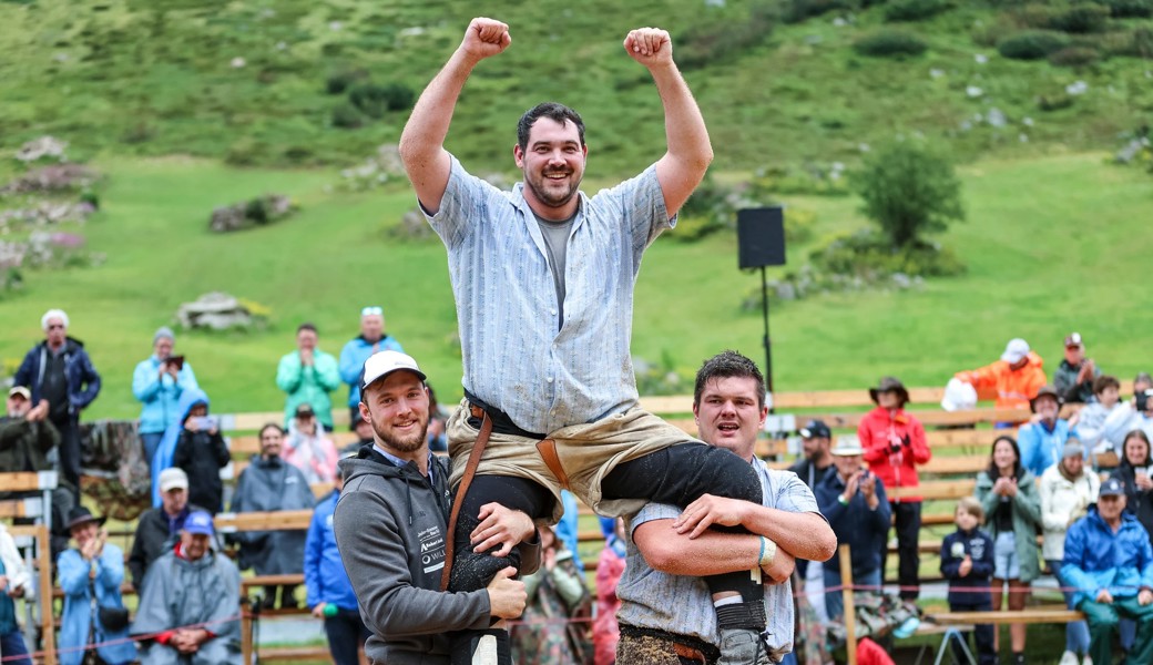 Kjetil Fausch triumphiert am Sertig-Schwinget