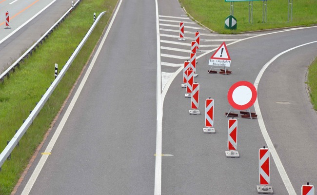 Auf der A13 zwischen Sevelen und Haag besteht weiter Staugefahr