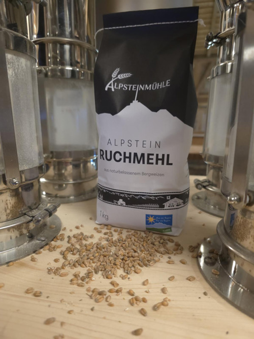 Ein Grossauftrag zum Start: Das erste, gemahlene Korn ging zur Migros in die Regale.