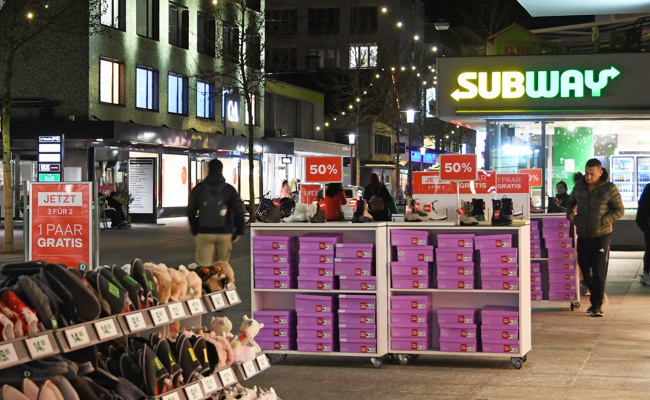 Umfrage: Einkaufen bis «z’Nacht am zehni»?