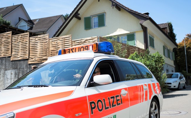 Aggressive Frau bei Polizeibesuch ausgeflippt