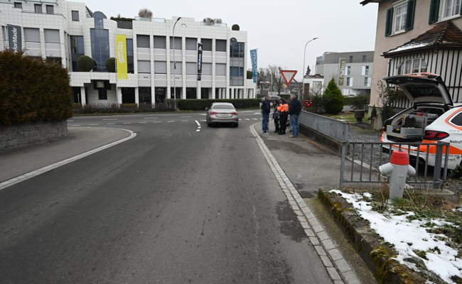 Fahrunfähiger Autofahrer verursacht Unfall und haut ab