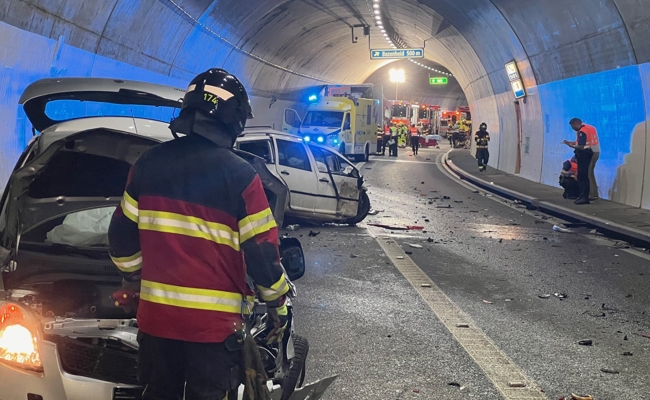 Zwei Tote bei schwerem Unfall im Tunnel der Umfahrung Bazenheid