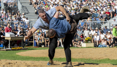 Als der Schwingerkönig noch ein Schaf erhielt – alles, was Sie über den Schweizer Nationalsport wissen müssen