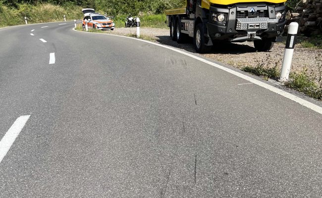 58-jährige Motorradfahrerin bei Selbstunfall verletzt