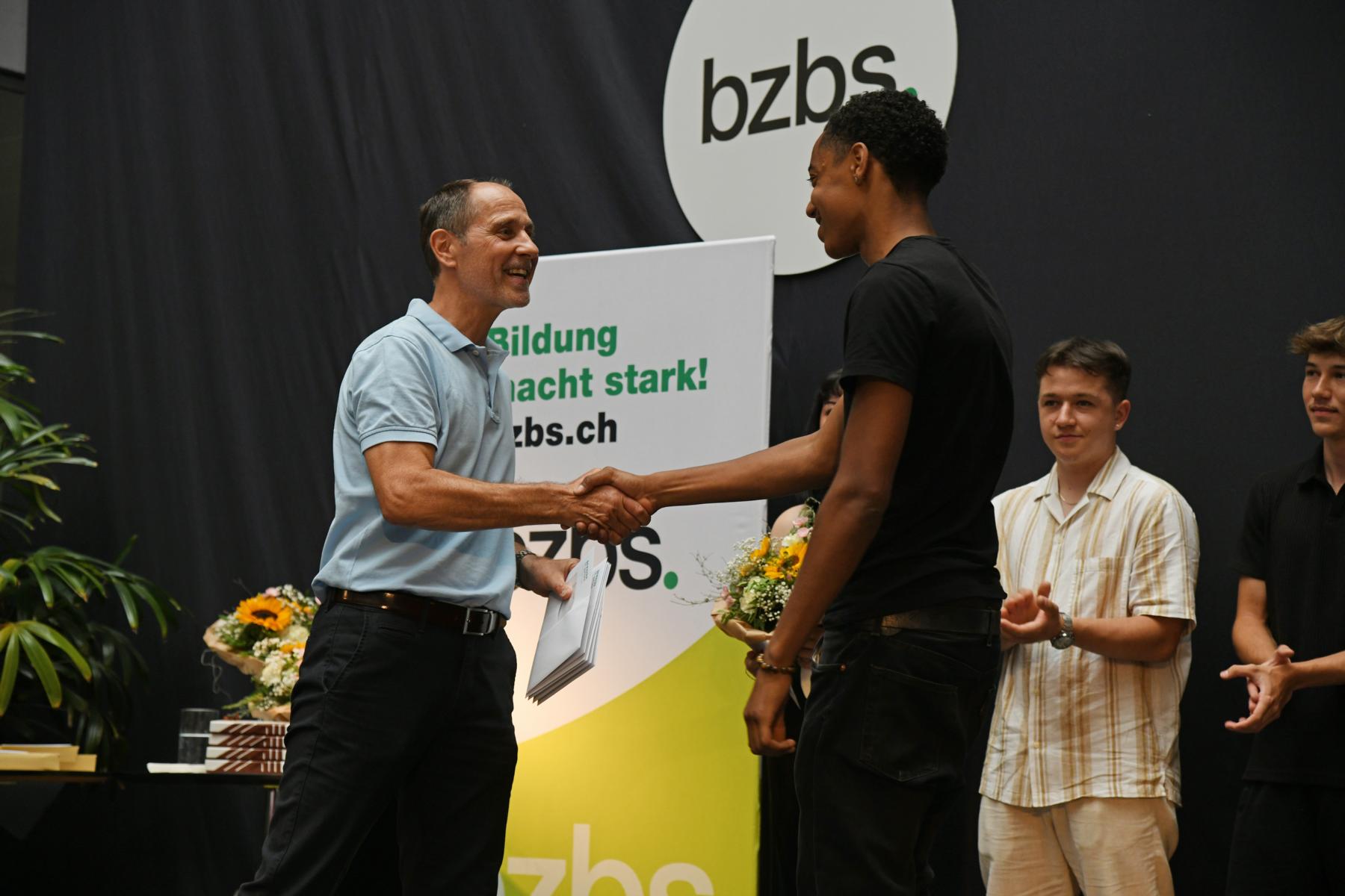 Tipp an der LAP-Feier der Elektroberufe: «Glaubt an euch und eure Träume»