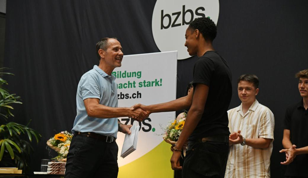 Tipp an der LAP-Feier der Elektroberufe: «Glaubt an euch und eure Träume» Tipp an der LAP-Feier der Elektroberufe: «Glaubt an euch und eure Träume»