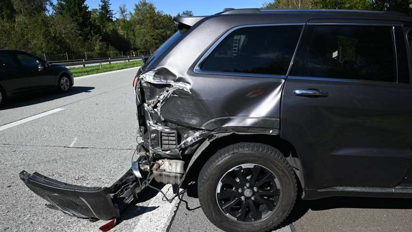 Beim Unfall entstand ein Sachschaden von rund 30'000 Franken.