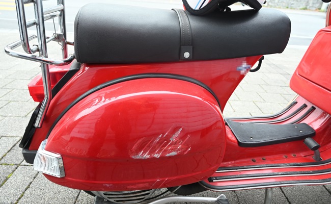 Fahrunfähiger Lenker ignoriert Polizei und demoliert Vespa