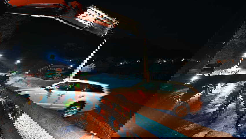  Folge des fahrunfähigen Zustands: Der Fahrer wurde mit der Rettung ins Spital gebracht. 