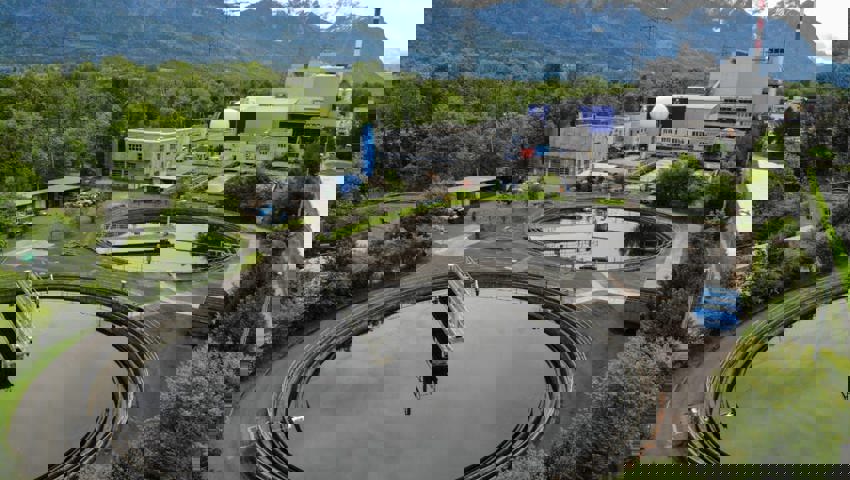  15. Mai: Die Stimmberechtigten der Gemeinden Sevelen und Grabs sowie der Stadt Buchs sagen Ja zum Kredit von insgesamt 25,5 Millionen Franken zum Ausbau der ARA Buchs. 