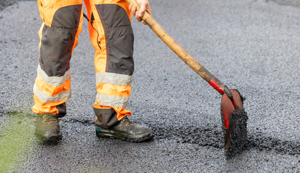 Weniger Lärmbelastung: In Sevelen, zwischen Gärbistrasse und Gribweg, wird die Strasse saniert. Sie erhält einen neuen Deckbelag.