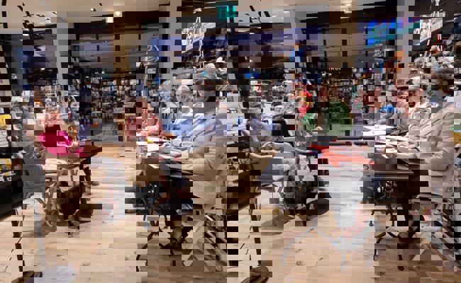 Lese-Challenge vor dreiköpfiger Jury spornte Schülerinnen und Schüler der Schule La Nave an