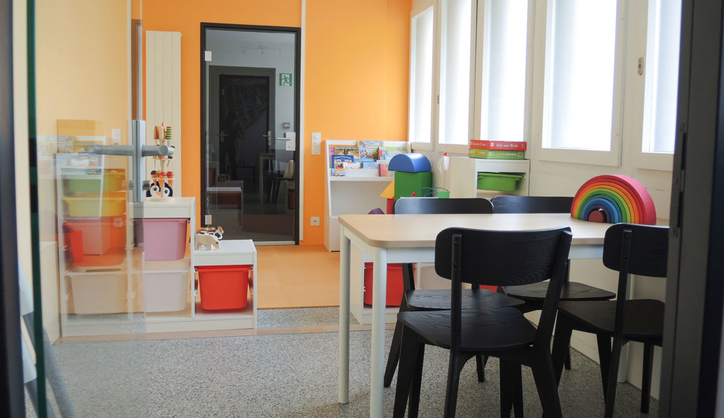 Der Besucherraum ist vorwiegend für kleinere Kinder eingerichtet. 