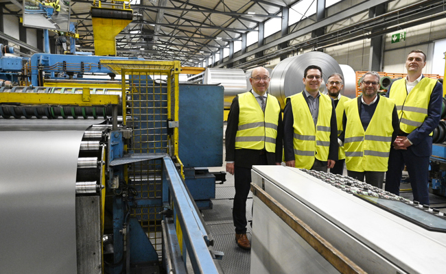 Starker Werkplatz dank präzis zugeschnittenen Alu-Bändern