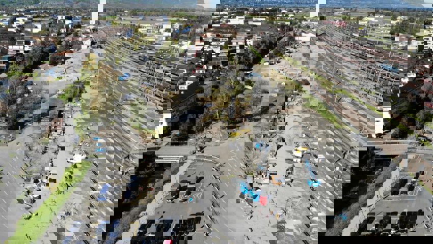  Auf diesem Areal nördlich des Buchser Bahnhofs, zwischen den Gleisanlagen und dem Gewässerraum des Giessens, ist die Überbauung Rheincity geplant. 