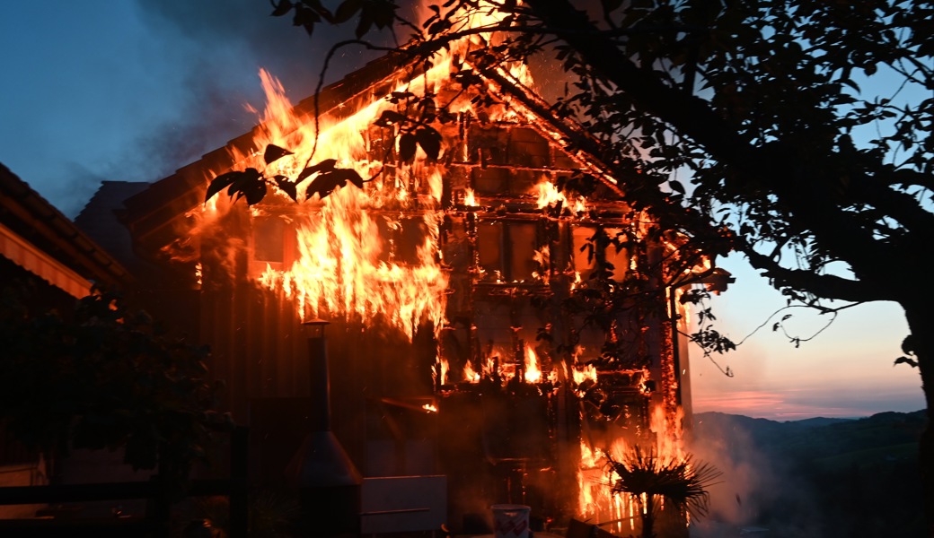 Das Einfamilienhaus in Degersheim ist nach dem Brand nicht mehr bewohnbar.