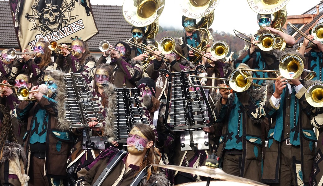 Die Gugge Moosfürz eröffnet die Fasnacht 2024 mit einem Konzert.