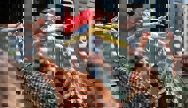 Kinderkram: «Winken oder nicht winken wenn die Tochter zum Skitag fährt?»