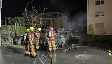 Auto geriet in der Nacht am Feldbockweg aus noch ungeklärten Gründen in Brand
