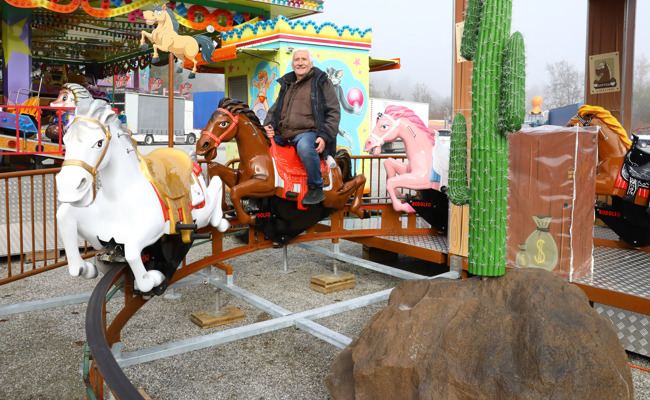 Elektrische Ponys in Madrid entdeckt und in die Schweiz gebracht