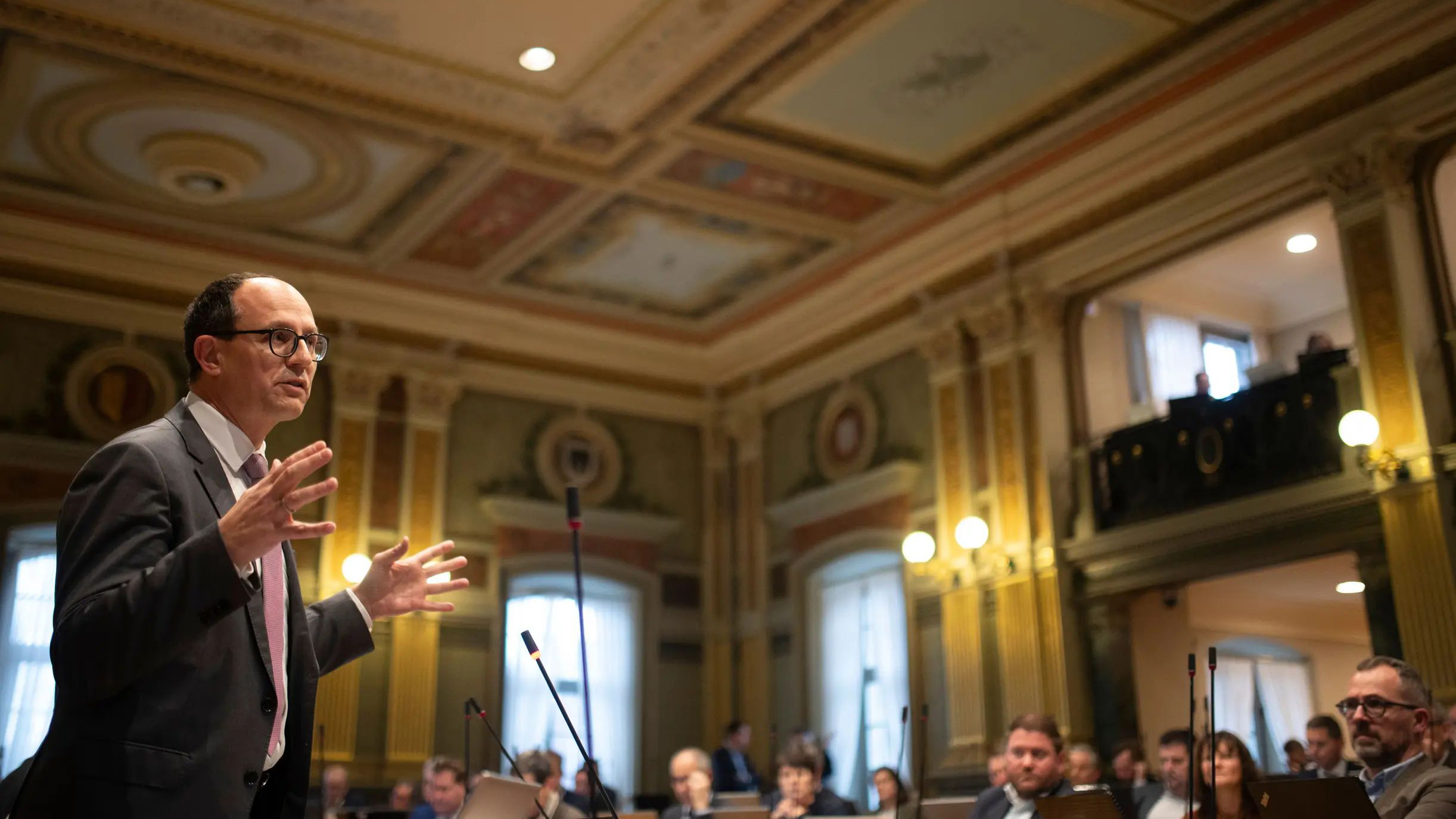 Kantonsrat bewilligt Budget mit wenigen Kürzungen – Finanzchef kündigt Sparmassnahmen an