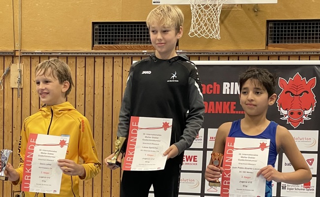 Lasse Sprecher gewinnt internationales Turnier