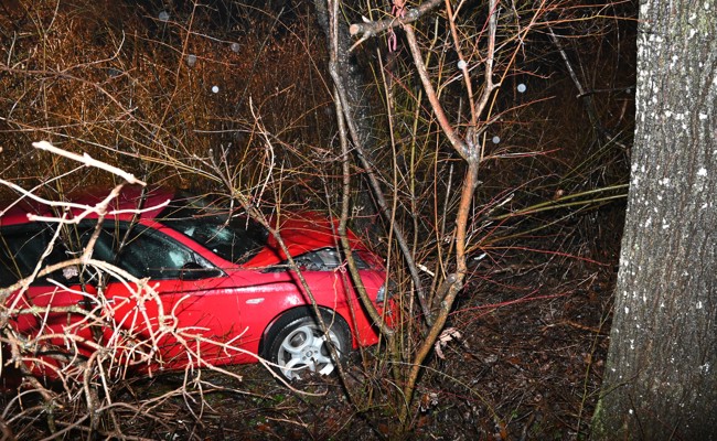 Betrunkener fährt in Kurve geradeaus: Totalschaden