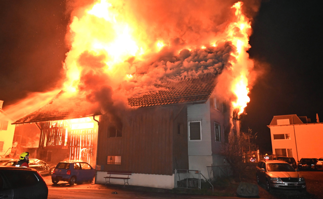 Brand in Diepoldsau: Bewohner springt aus Fenster