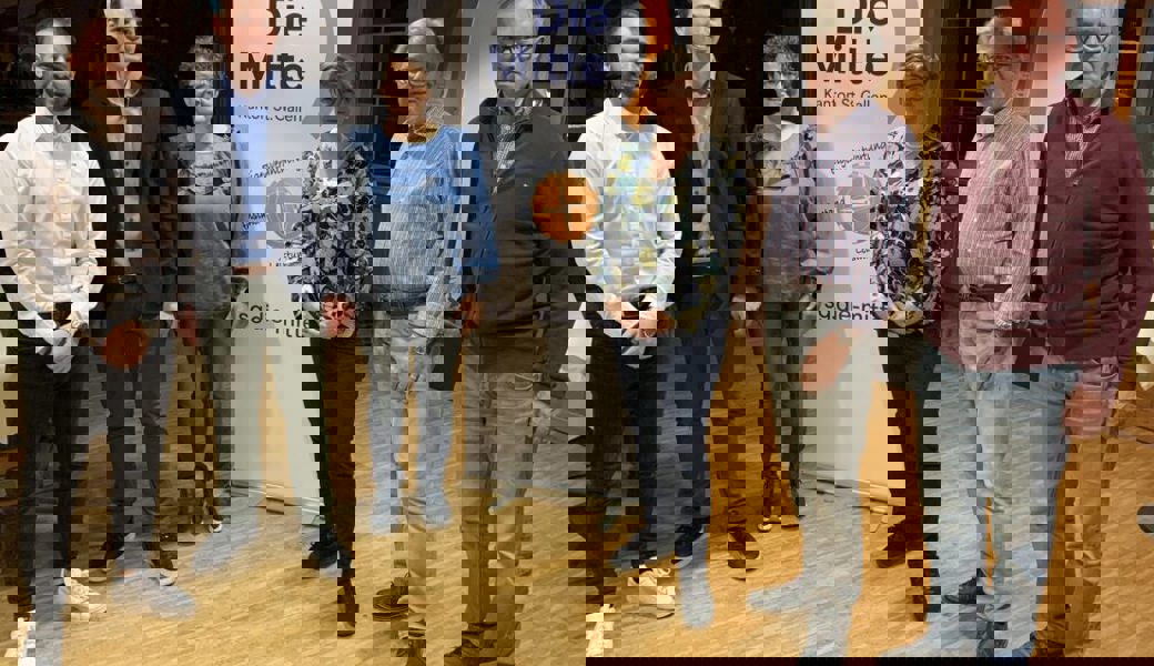  Politisieren jetzt offiziell unter neuem Namen der Vorstand der «Die Mitte Werdenberg»: v.l.n.r. Dusan Jaksic, Luca Frei, Elisabeth Kaufmann, Barbara Dürr, Max Michl und Guido Crescenti. 