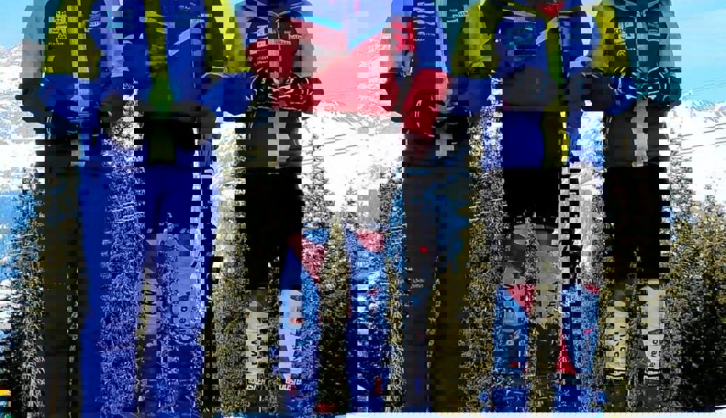  Luca Gantenbein (Mitte) vom SC Grabserberg freut sich über Rang eins im Gesamtklassement des interregionalen Cups. 